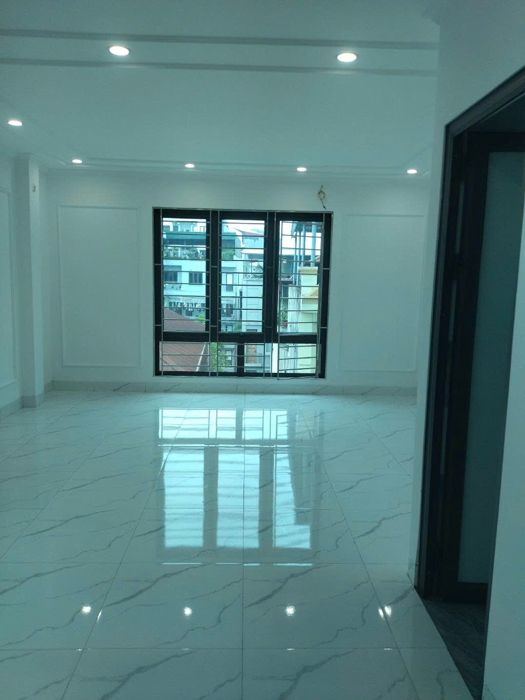 OTO ĐỖ CỬA - NHÀ MỚI XÂY - DỌN VÀO ĐÓN TẾT NGAY